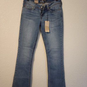 Levi's womans jeans size 7 / 28 NWT